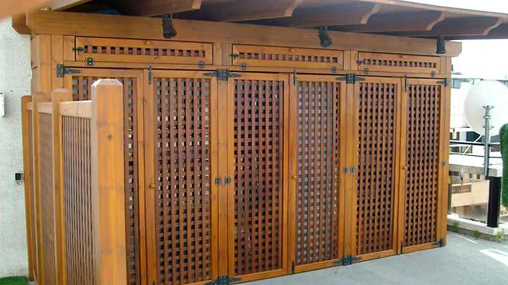 Caseta madera celosías Semasa Contacto